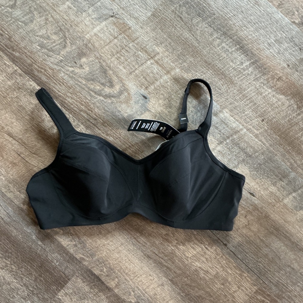 Torrid Black Medium Performance Sports Bra 44C Convertible Straps NWT